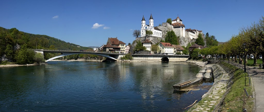 Aarburg (Аарбург, Арбург), Швейцария Aarburg (Аарбург, Арбург), Швейцария, окрестности Цюриха, Берна, самые красивые замки Швейцарии, путеводитель по Швейцарии, @ zurichguide.org, myzurich.org, города Швейцарии