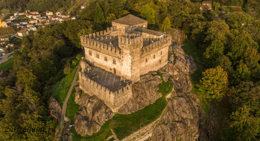 Замок Сассо Корбаро в Беллинцоне (Sasso Corbaro, Bellinzona)